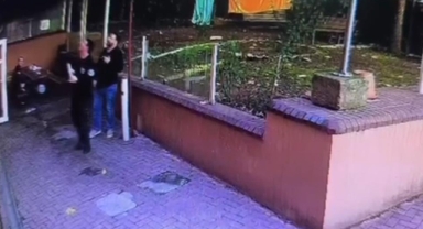 AVM'nin balkonundan atılan şişe itfaiye personelinin yanında patladı