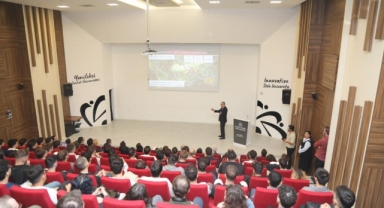 Bakan Yardımcısı Durmuş Ünüvar'dan geleceğin denizcilerine vizyon dersi