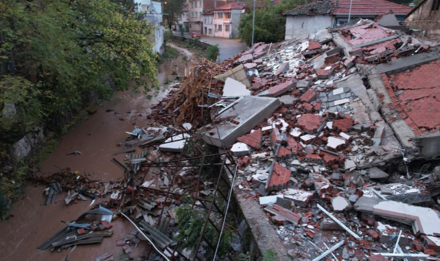 Balıkesirde 6,1 şiddetinde deprem!