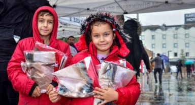 Bursa cumhuriyetine sahip çıkıyor