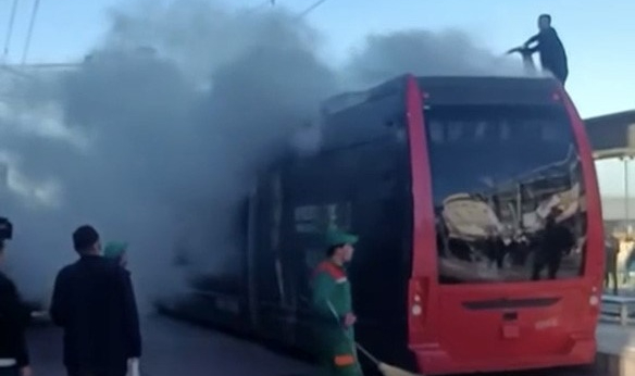 Bursa'da İpek Böceği tramvayında yangın paniği