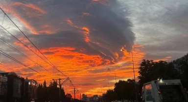 Bursa'da sabah gökyüzünü kaplayan ilginç bulut dikkat çekti