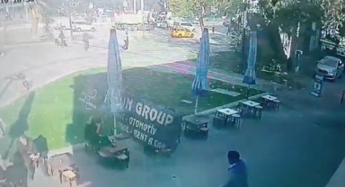 Bursa'da şiddetli lodos tabelayı uçurdu