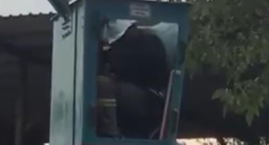 Bursa'da vinç üstünde