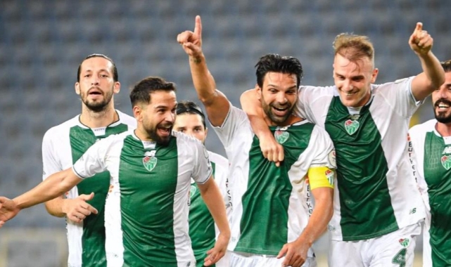 Bursaspor 90+3 te yıkıldı Teknik direktör istifa etti