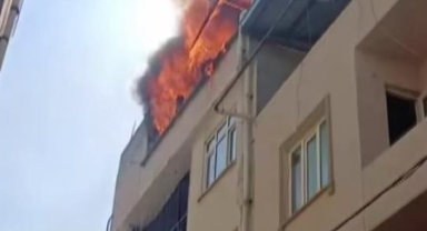 Çatı katında çıkan yangın paniğe neden oldu
