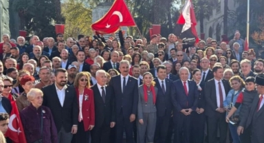 CHP Bursa Cumhuriyet'in 102. yılını törenle kutladı