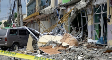 Filipinler’de 7.4 büyüklüğünde deprem