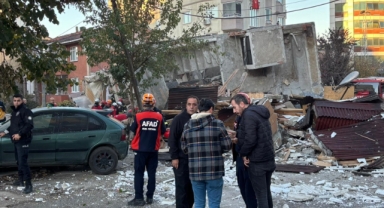 Gebze’de 7 katlı bina çöktü!