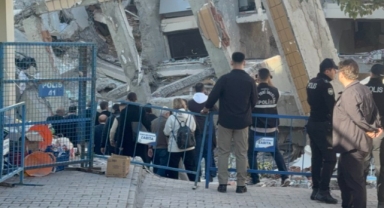 Gebze’de çöken binanın enkazında inceleme yapılıyor