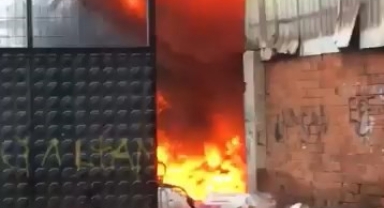 Geri dönüşüm atölyesi ateş topuna döndü