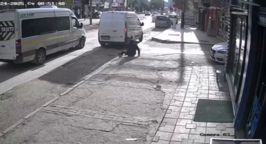 Geri manevra yaparken yayaya böyle çarptı