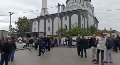 Göçük altında kalan iki kardeş toprağa verildi