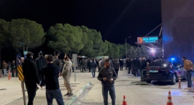 Göçük altında kalan kardeşlerin yakınları hastaneye akın etti