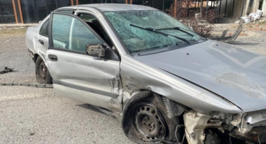 Hurdaya dönen otomobilden yaralı kurtuldu