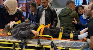 İnegöl'de 3'üncü kattan düşen genç yaralandı