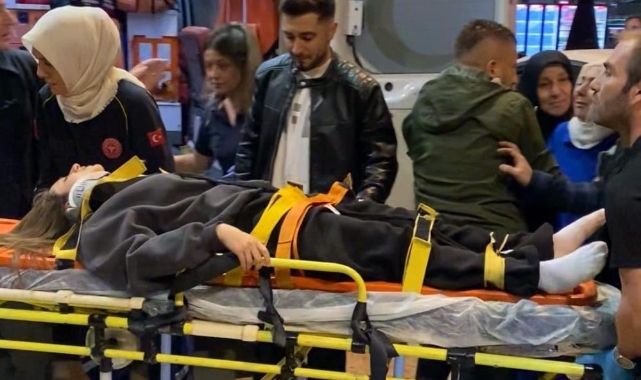 İnegöl'de 3'üncü kattan düşen genç yaralandı