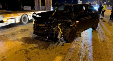 İnegöl'de 5 araç birbirine girdi: 3 yaralı