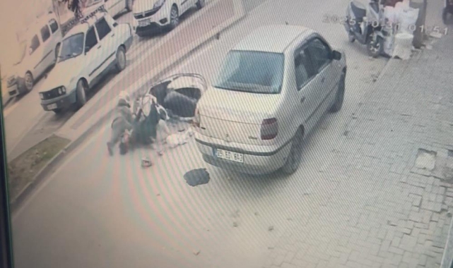 İnegöl'de motosiklet yayaya çarptı: 2 yaralı