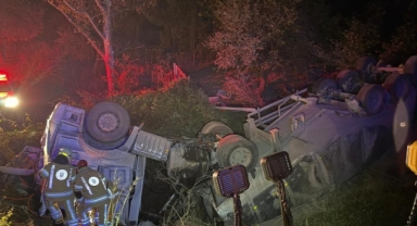 İznik'te tır şarampole yuvarlandı: 2 yaralı