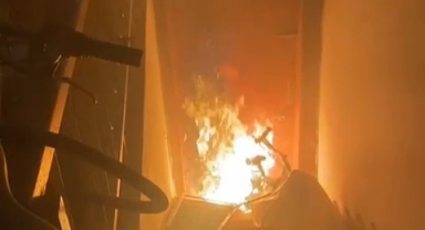 Kaldığı apartmanı 3 gün üst üste yaktı