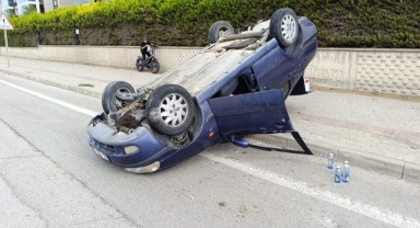 Kaza yapan araç takla atarak ters durdu: 1 yaralı