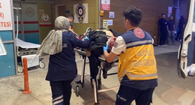 Kontrolden çıkan motosiklet kaldırma çarptı : 1 ağır yaralı