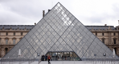Louvre Müzesi'nden 7 dakika'da 88 milyon euro'luk soygun