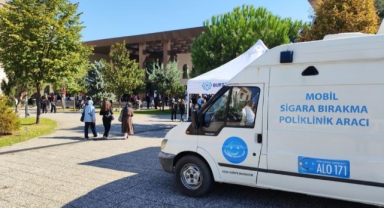 Mobil ekipler vatandaşları sigara bırakmaya teşvik ediyor