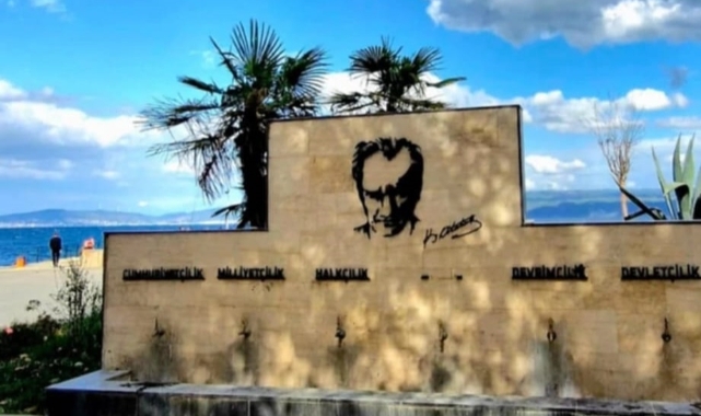 Mudanya'daki çeşmeden 'laiklik' silindi