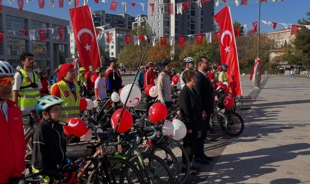 Nilüfer’de Cumhuriyet coşkusu pedallarla sokaklara taşındı