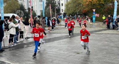 Nilüfer'de gençler ve çocuklar Cumhuriyet için koştu