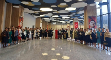 Nilüfer Kadın Korosu'ndan Cumhuriyet defilesi