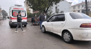 Otomobil ile çarpışan motosikletli yaralandı