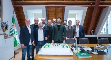 Özlüce’de Başkan Enes Çelik’e doğum günü sürprizi