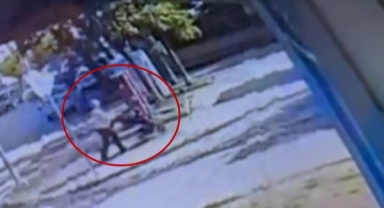 Para dolu çantayı arabanın üstünde unuttu