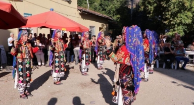 Profesörle doçent Yörük kıyafetiyle köy düğünü yaptı