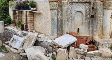 Roma dönemine ait mermer çeşme tahrip edildi