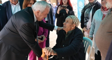 Ürünlü'de 275 hak sahibine imarlı tapu sevinci