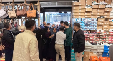 10 liraya ayakkabı çanta satıldığını duyan koştu