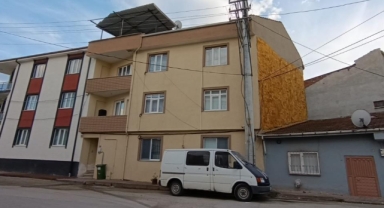 3. kattaki balkondan düşen çocuk yaralandı