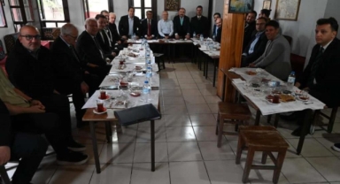 AK Parti Bursa İl Başkanı Davut Gürkan çarşı esnafıyla bir araya geldi