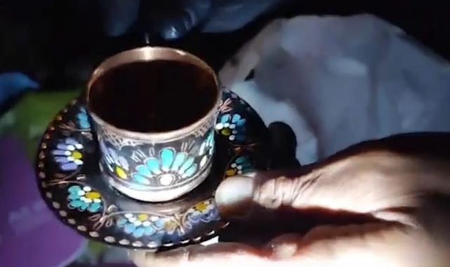 Atılan çöplerden servet topluyorlar