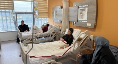 Bursa'da 4 genç yedikleri midyeden zehirlendi