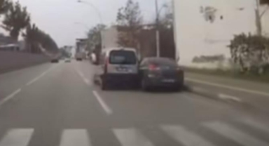 Bursa'da kazalar araç kamerasına yansıdı