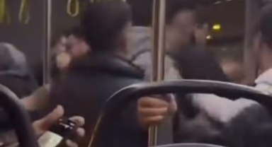 Bursa’da otobüste yumruk yumruğa kavga kamerada
