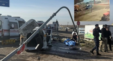 Diyarbakır'da Tır iki aracı biçti: 4 ölü