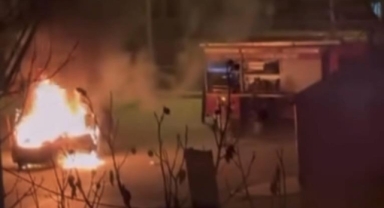 Hafif ticari araç yanarak kül oldu