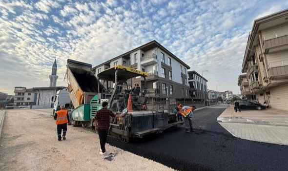 İnegöl Belediyesi’nden 3 bölgede asfalt hamlesi