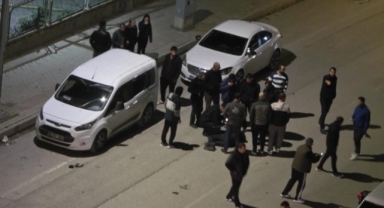 İnegöl'de motosiklet sürücüsü 3 araca çarpıp yaralandı